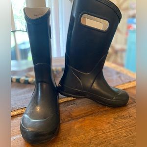 BOGS Youth Black Rubber‎ all Weather Boots. size 2